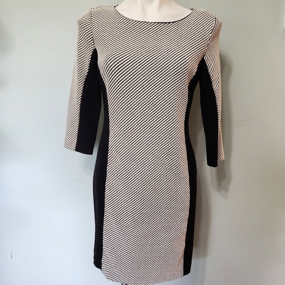 Banana Republic Dresses & Skirts - Banana Republic Black & White Textured Dress